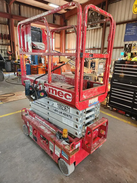 2019 MEC MICRO 19 Scissor Lift