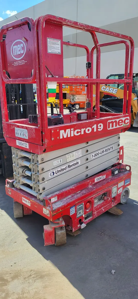 2017 MEC MICRO 19 Scissor Lift