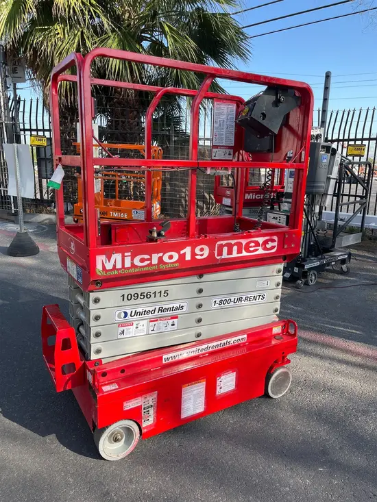 2019 MEC MICRO 19 Scissor Lift