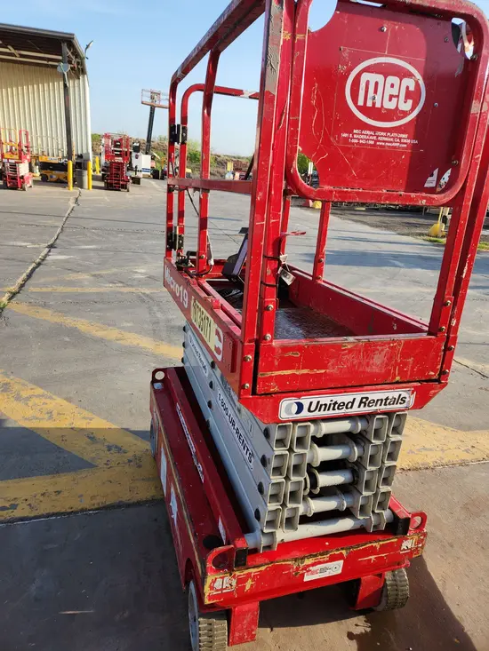 2018 MEC MICRO 19 Scissor Lift