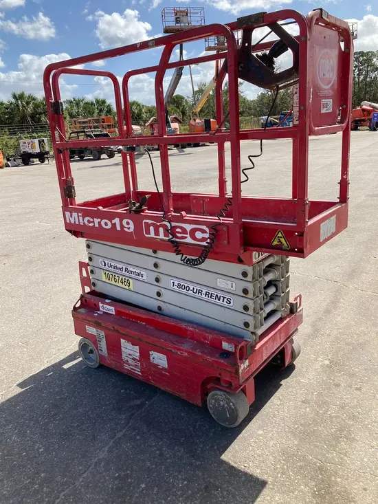 2018 MEC MICRO 19 Scissor Lift