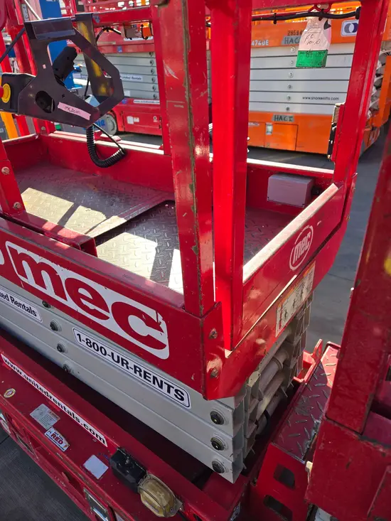2018 MEC MICRO 19 Scissor Lift
