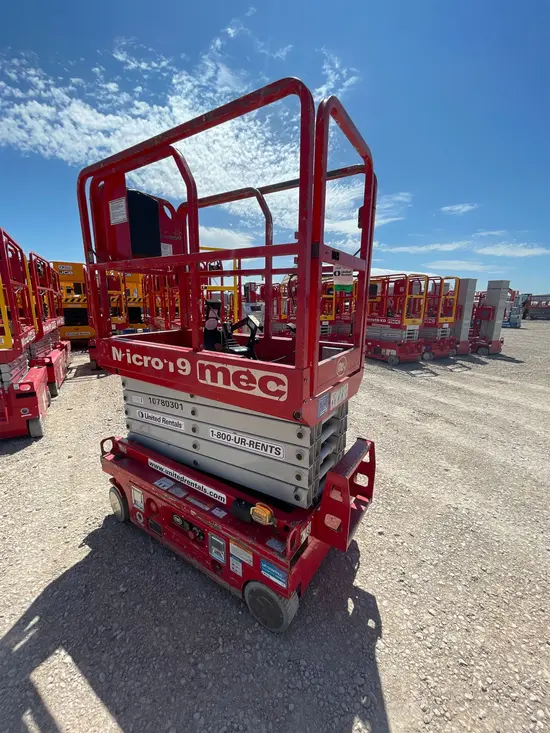 2018 MEC MICRO 19 Scissor Lift