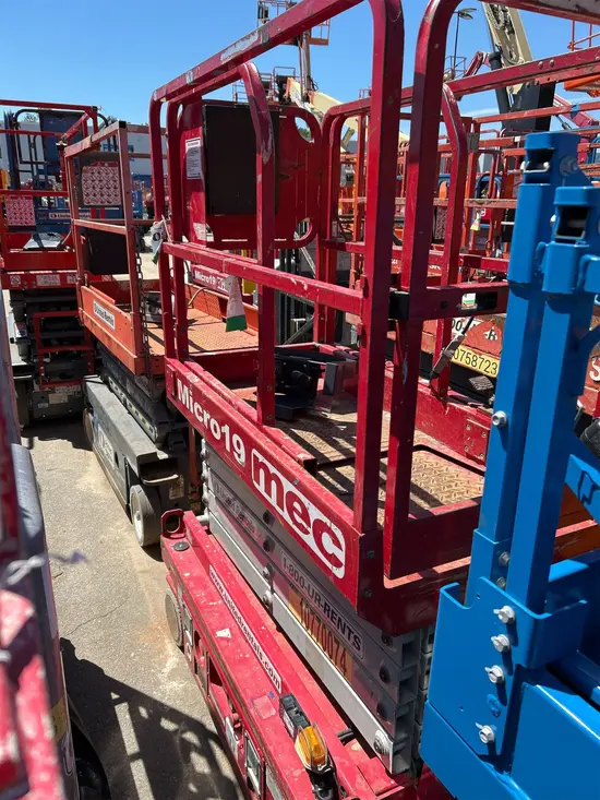 2018 MEC MICRO 19 Scissor Lift
