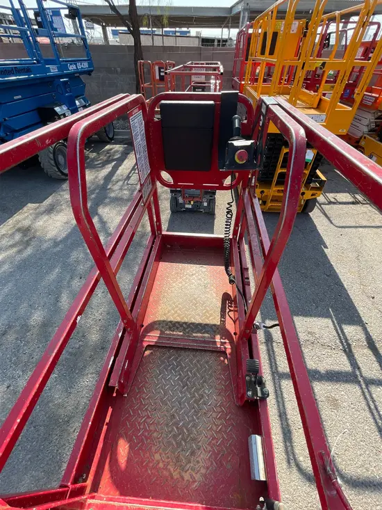 2018 MEC MICRO 19 Scissor Lift