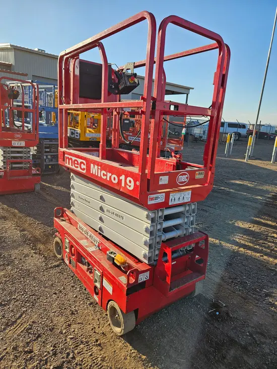 2018 MEC MICRO 19 Scissor Lift