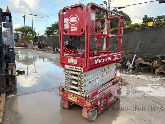 2018 MEC MICRO 19 Scissor Lift
