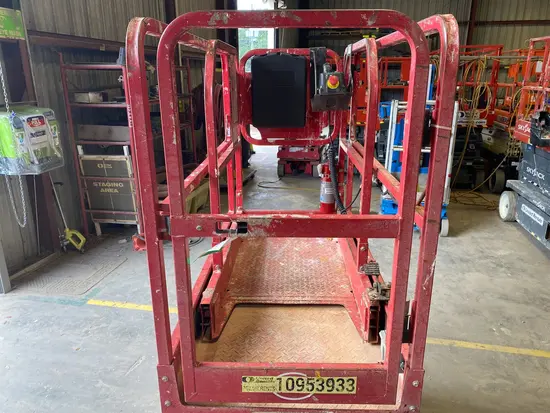 2019 MEC MICRO 19 Scissor Lift