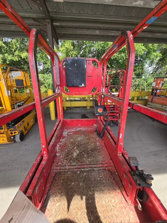 2019 MEC MICRO 19 Scissor Lift