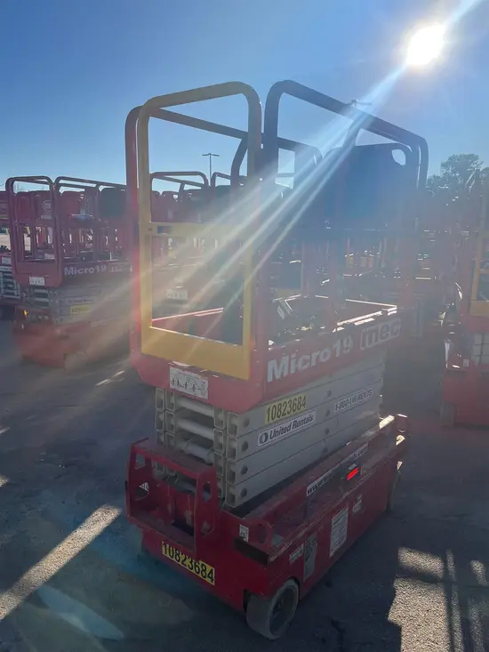 2018 MEC MICRO 19 Scissor Lift