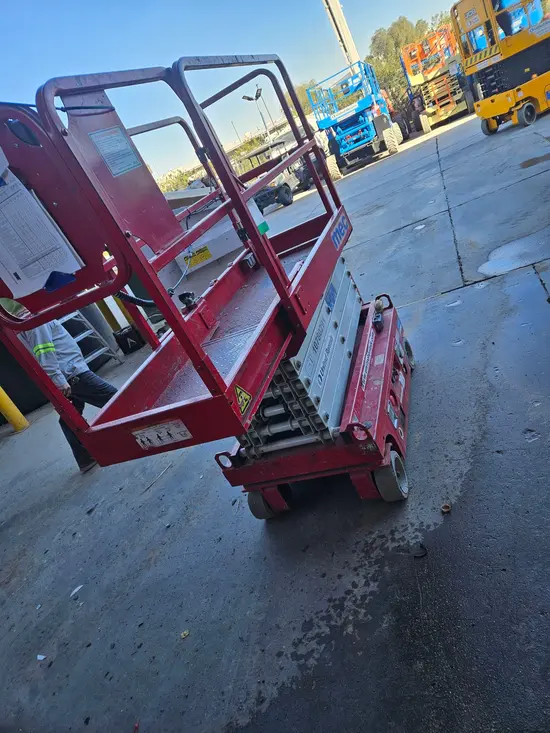 2018 MEC MICRO 19 Scissor Lift