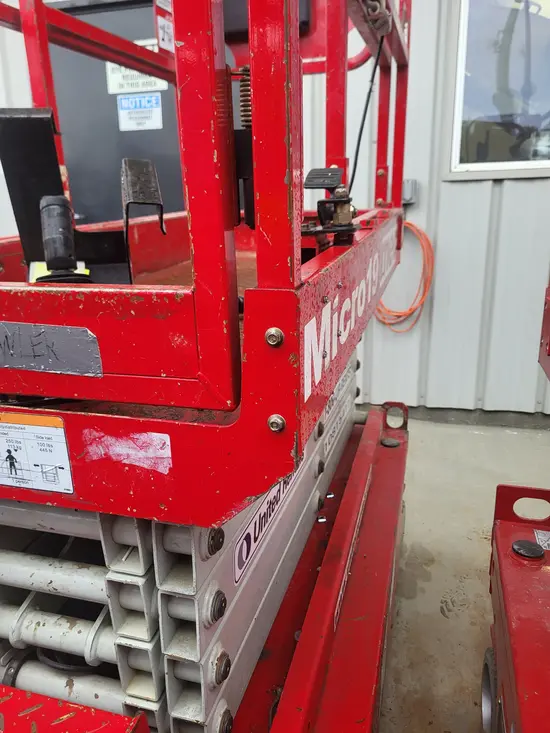 2018 MEC MICRO 19 Scissor Lift