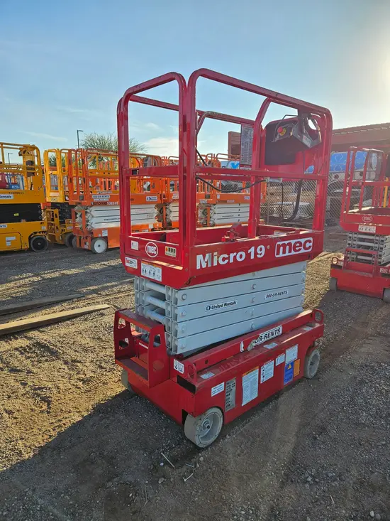 2018 MEC MICRO 19 Scissor Lift
