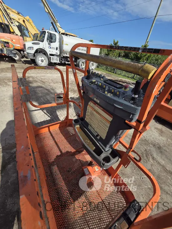 2018 JLG E450AJ Articulating Boom Lift