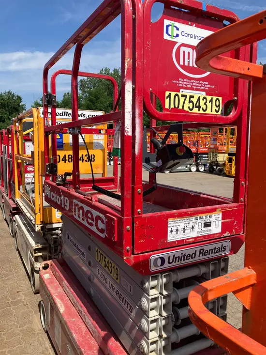 2018 MEC MICRO 19 Scissor Lift