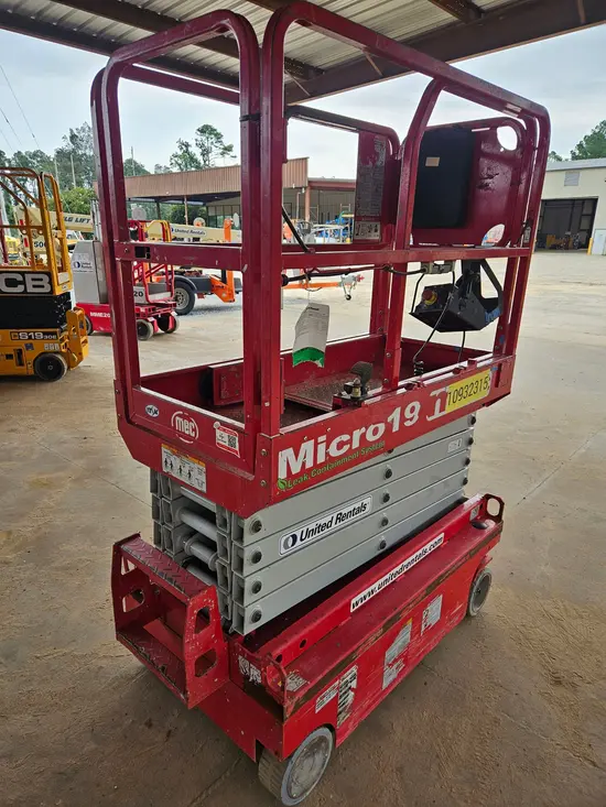 2019 MEC MICRO 19 Scissor Lift