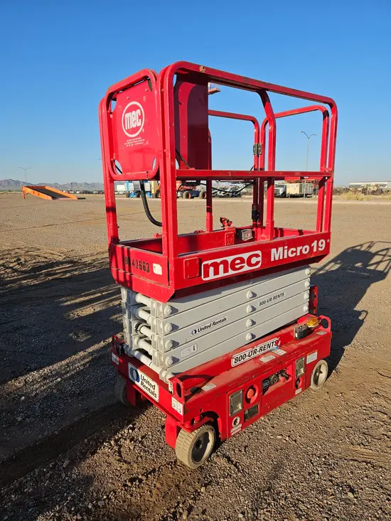 2018 MEC MICRO 19 Scissor Lift