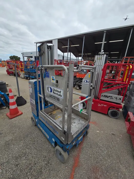 2016 Genie GR-20 Self-Propelled One-Person Lift