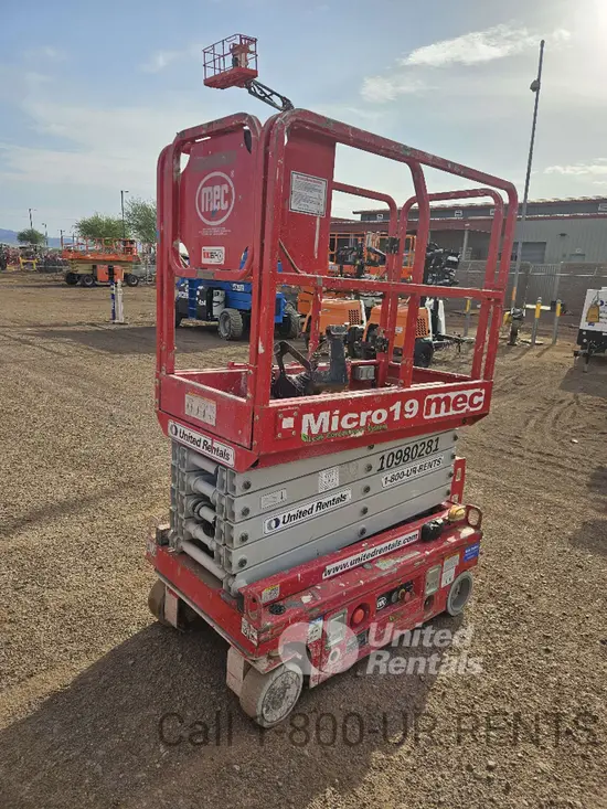 2019 MEC MICRO 19 Scissor Lift