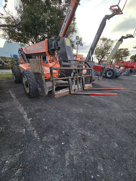 2017 SKYTRAK 10054 Forklift