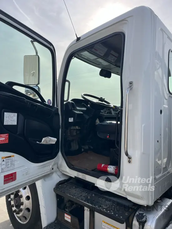 2019 HINO 268DCD4X2