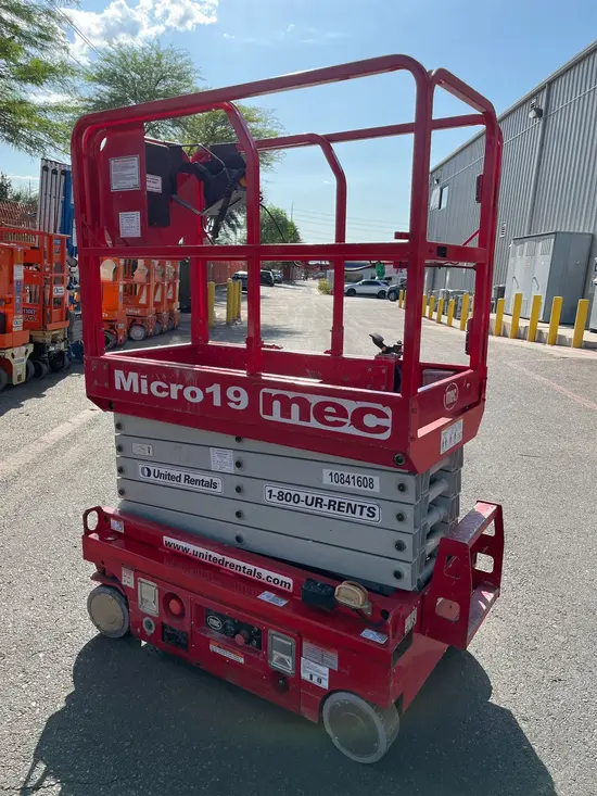 2018 MEC MICRO 19 Scissor Lift