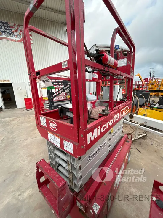 2018 MEC MICRO 19 Scissor Lift