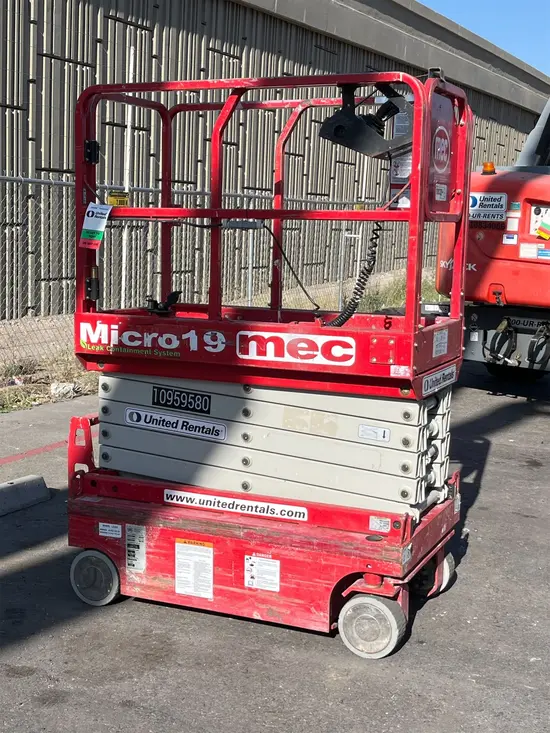 2019 MEC MICRO 19 Scissor Lift