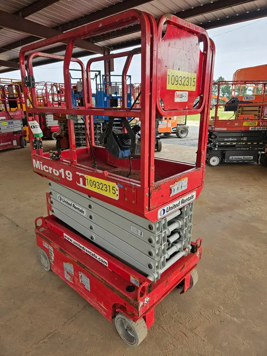 2019 MEC MICRO 19 Scissor Lift