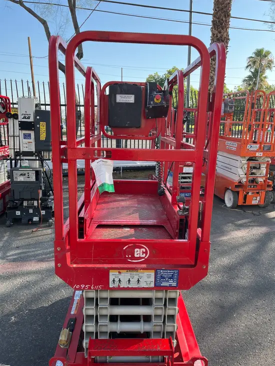 2019 MEC MICRO 19 Scissor Lift