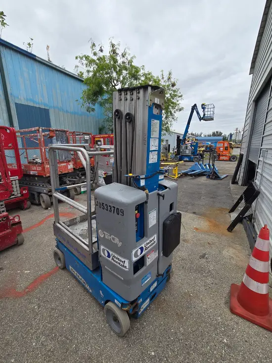 2016 Genie GR-20 Self-Propelled One-Person Lift