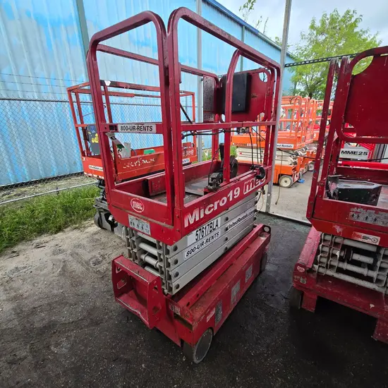 2018 MEC MICRO 19 Scissor Lift