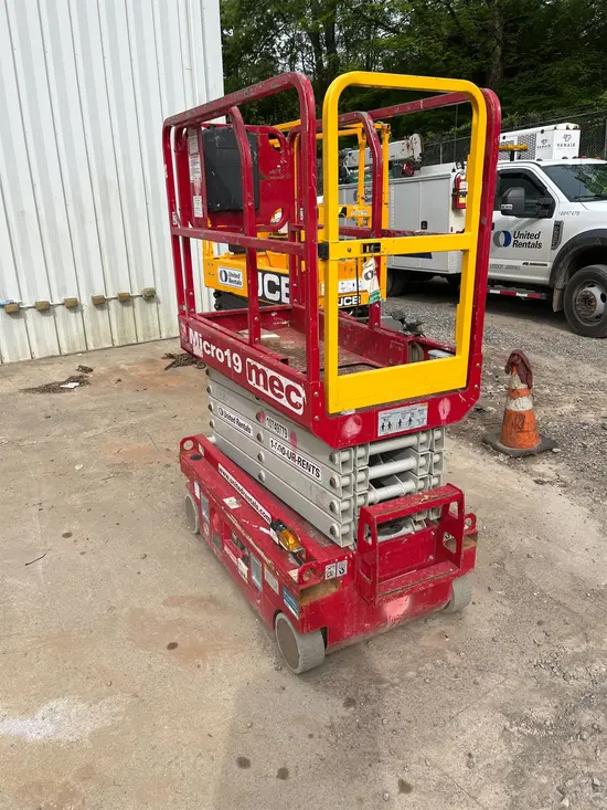 2018 MEC MICRO 19 Scissor Lift