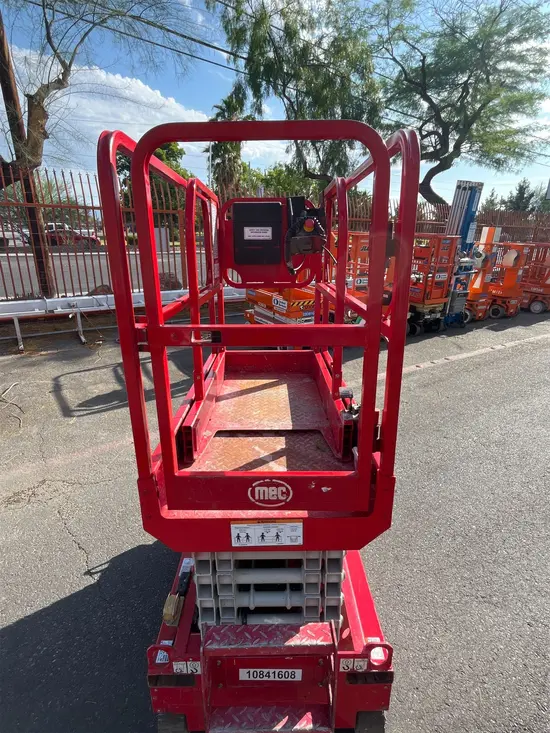 2018 MEC MICRO 19 Scissor Lift