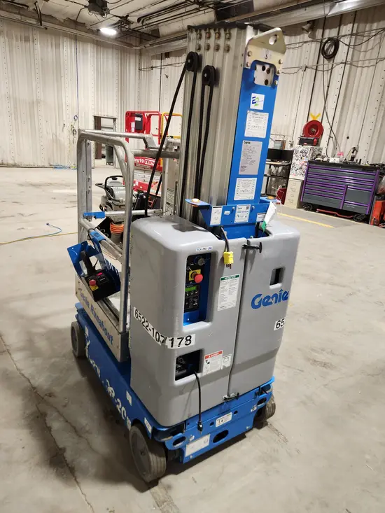 2018 Genie GR-20 Self-Propelled One-Person Lift