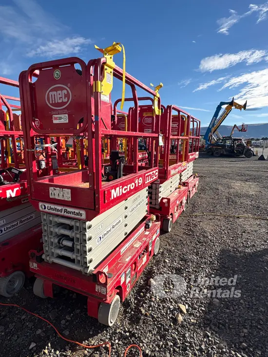 2018 MEC MICRO 19 Scissor Lift