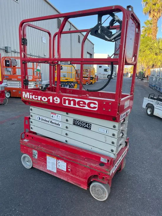 2019 MEC MICRO 19 Scissor Lift