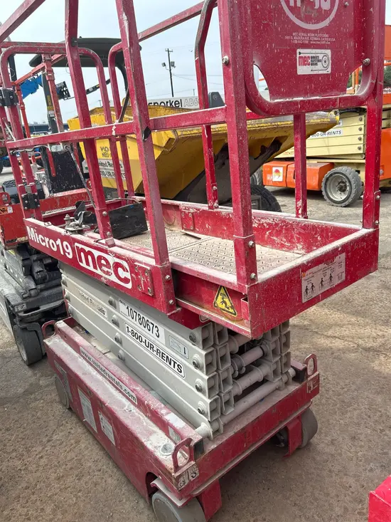 2018 MEC MICRO 19 Scissor Lift