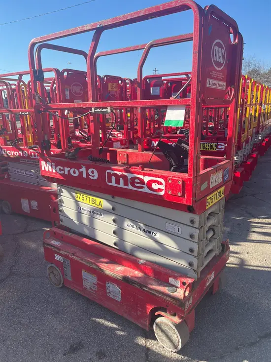 2018 MEC MICRO 19 Scissor Lift