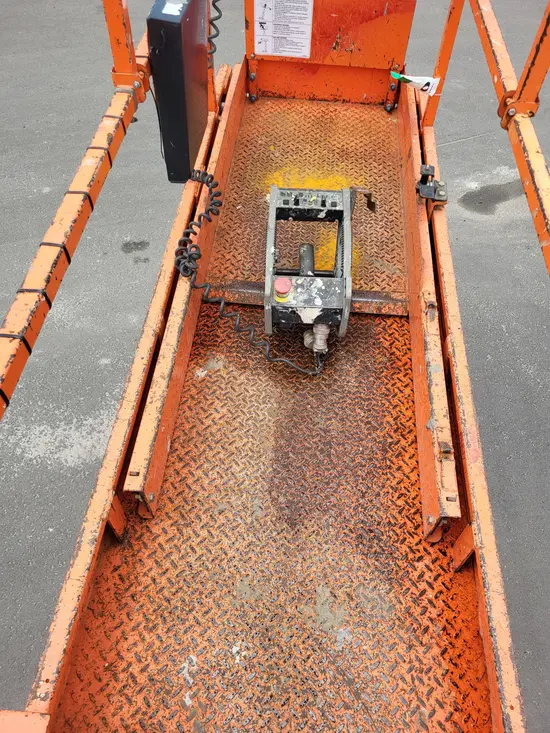 2017 JLG 2632ES