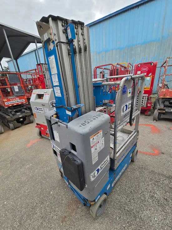 2016 Genie GR-20 Self-Propelled One-Person Lift