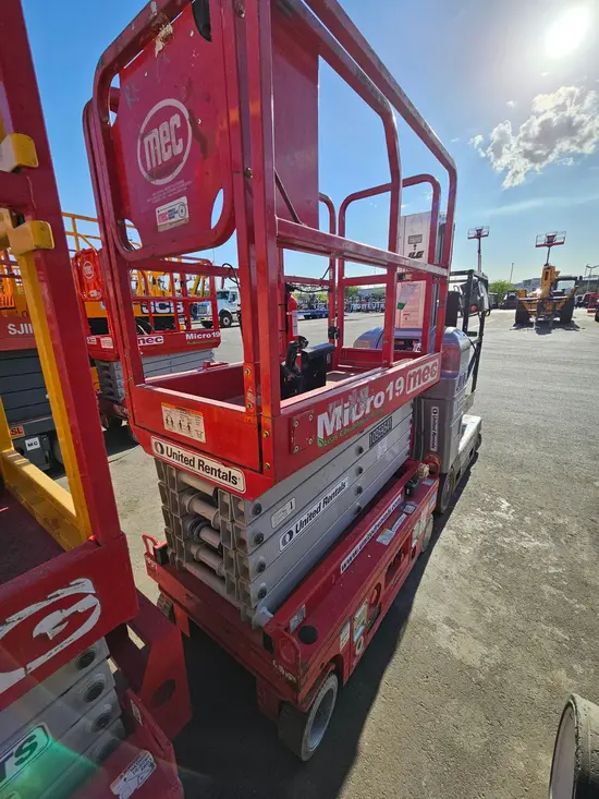 2019 MEC MICRO 19 Scissor Lift