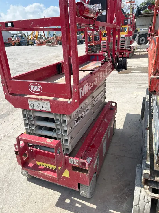 2018 MEC MICRO 19 Scissor Lift