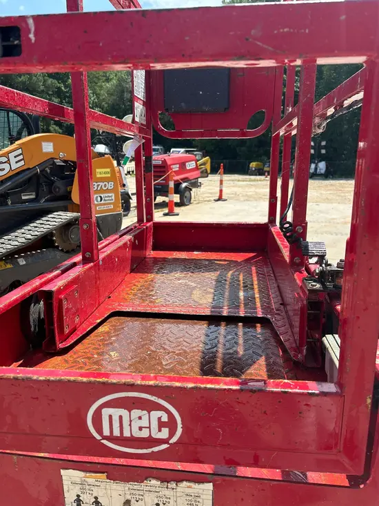 2018 MEC MICRO 19 Scissor Lift