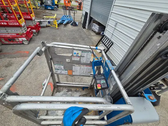 2016 Genie GR-20 Self-Propelled One-Person Lift