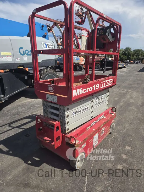 2018 MEC MICRO 19 Scissor Lift