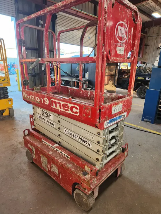 2019 MEC MICRO 19 Scissor Lift