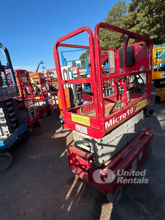 2019 MEC MICRO 19 Scissor Lift