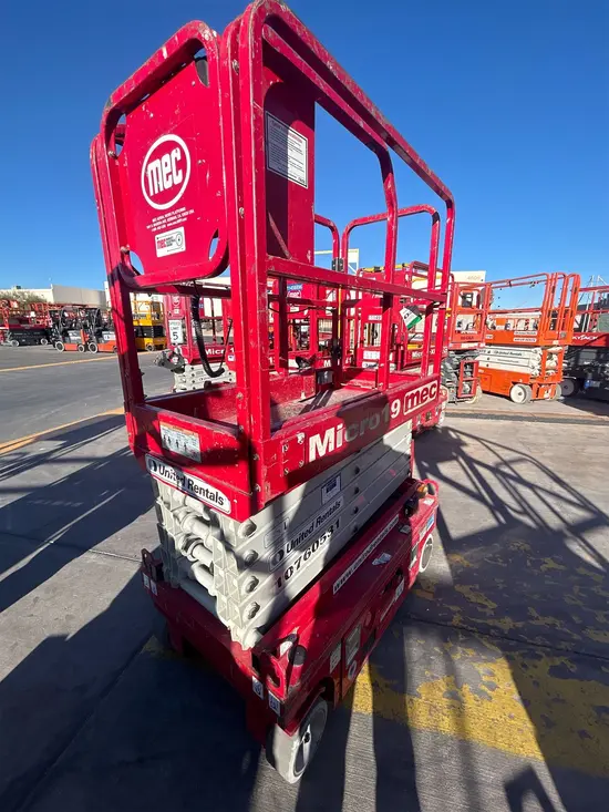 2018 MEC MICRO 19 Scissor Lift