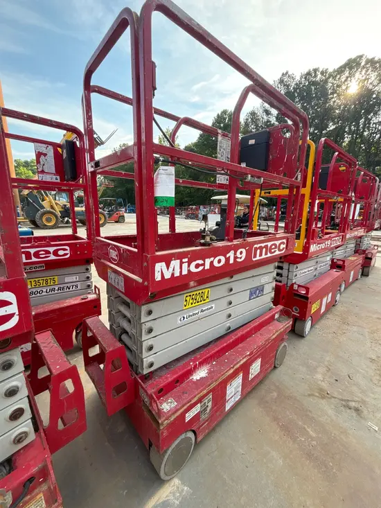 2018 MEC MICRO 19 Scissor Lift